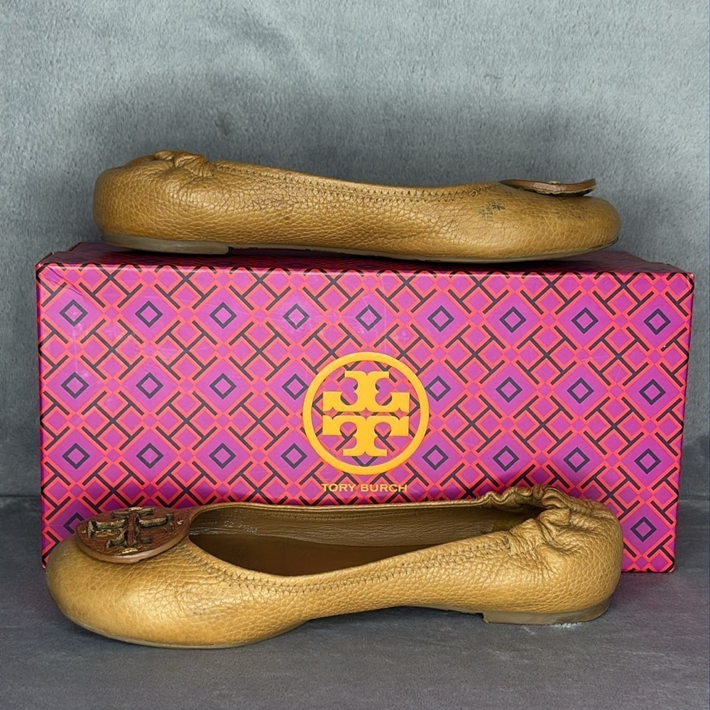 Tory Burch Reva Gold Ballet Flats Logo Medallion Sz 7.5 Classic - Picture 2 of 6